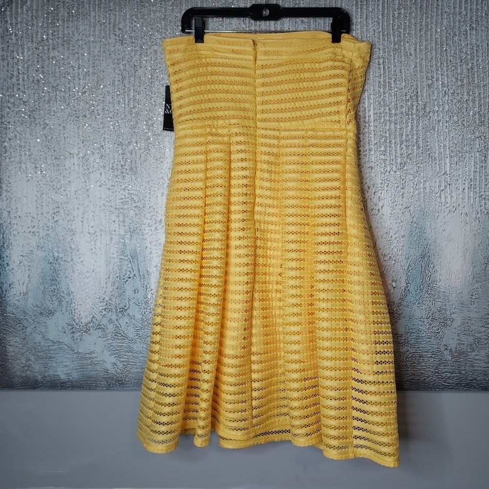New York & Company Strapless Eyelet Pleated Dress  New With Tags Sz 12 - Picture 4 of 8